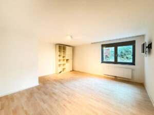 UG zusätzliches Zimmer ideal als Gäste- oder Bürozimmer nutzbar