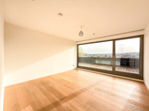 OG Kinderzimmer mit Zugang auf den Balkon