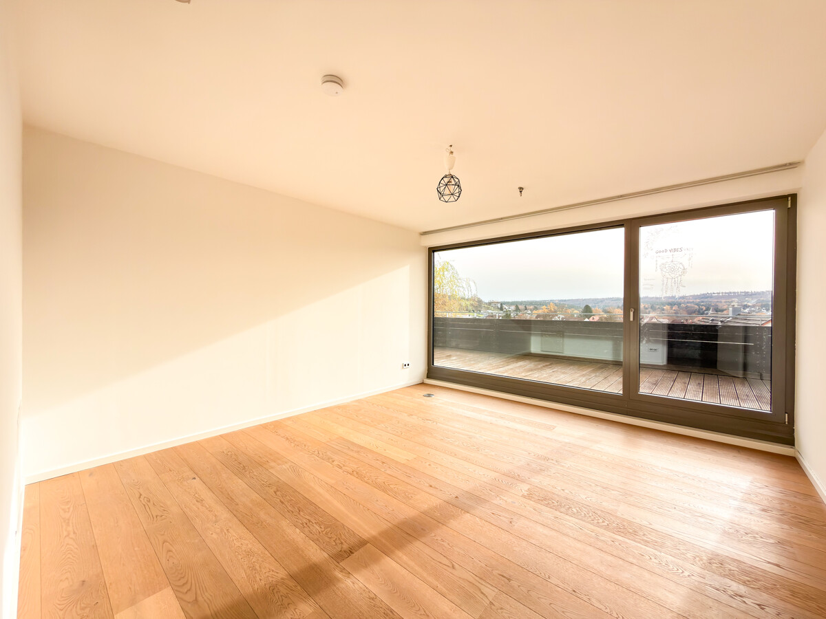 OG Kinderzimmer mit Zugang auf den Balkon