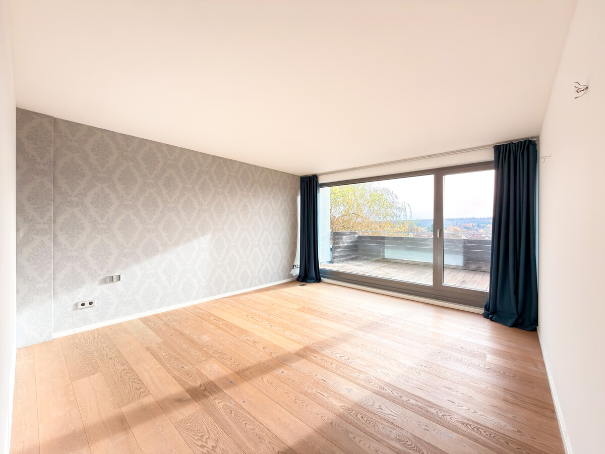 OG Schlafzimmer mit Zugang auf den Balkon