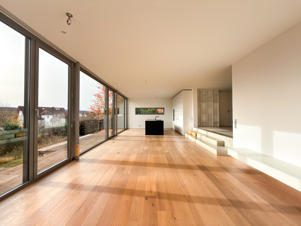 Deckenhohe Fensterfront